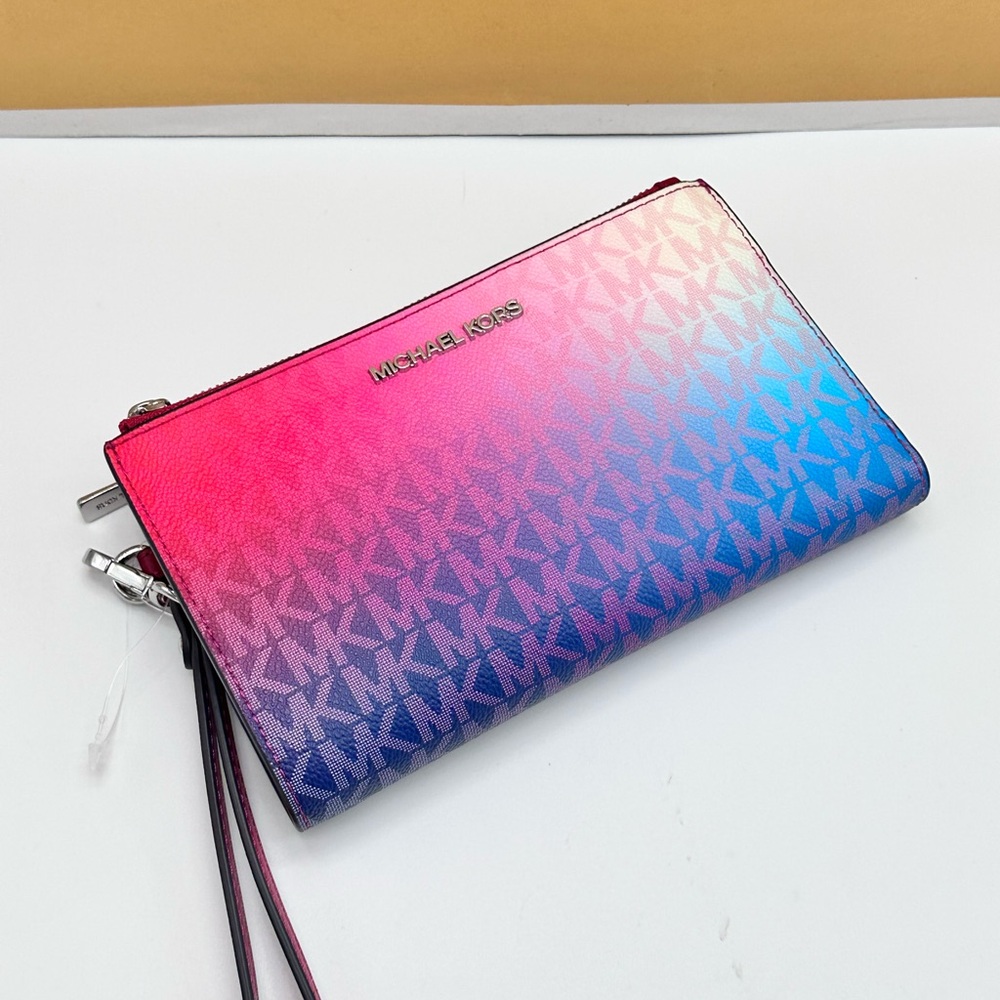 MICHAEL KORS
Jet Set Large Ombré Logo Wristlet Dark Raspberry color - Picture 11 of 15